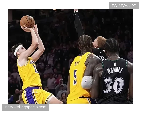 森林狼芬奇果断变阵 双塔拆开使用击破对手防守部署